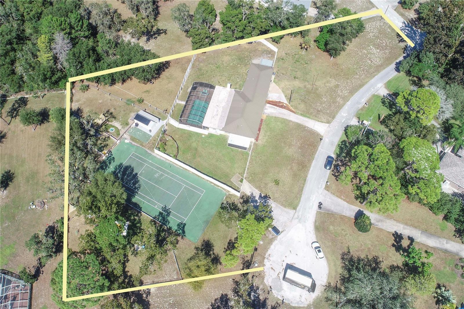 Listing photo id 52 for 9415 Indale Drive