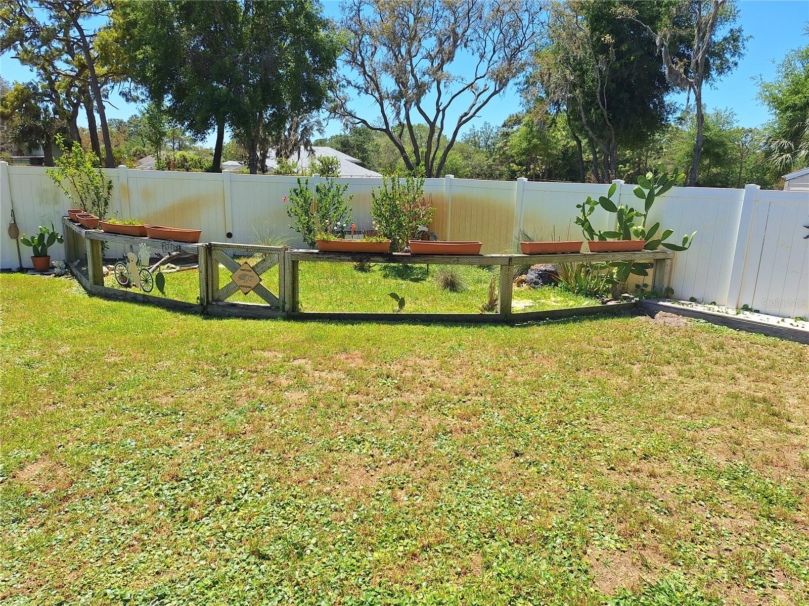 Listing photo id 55 for 9415 Indale Drive