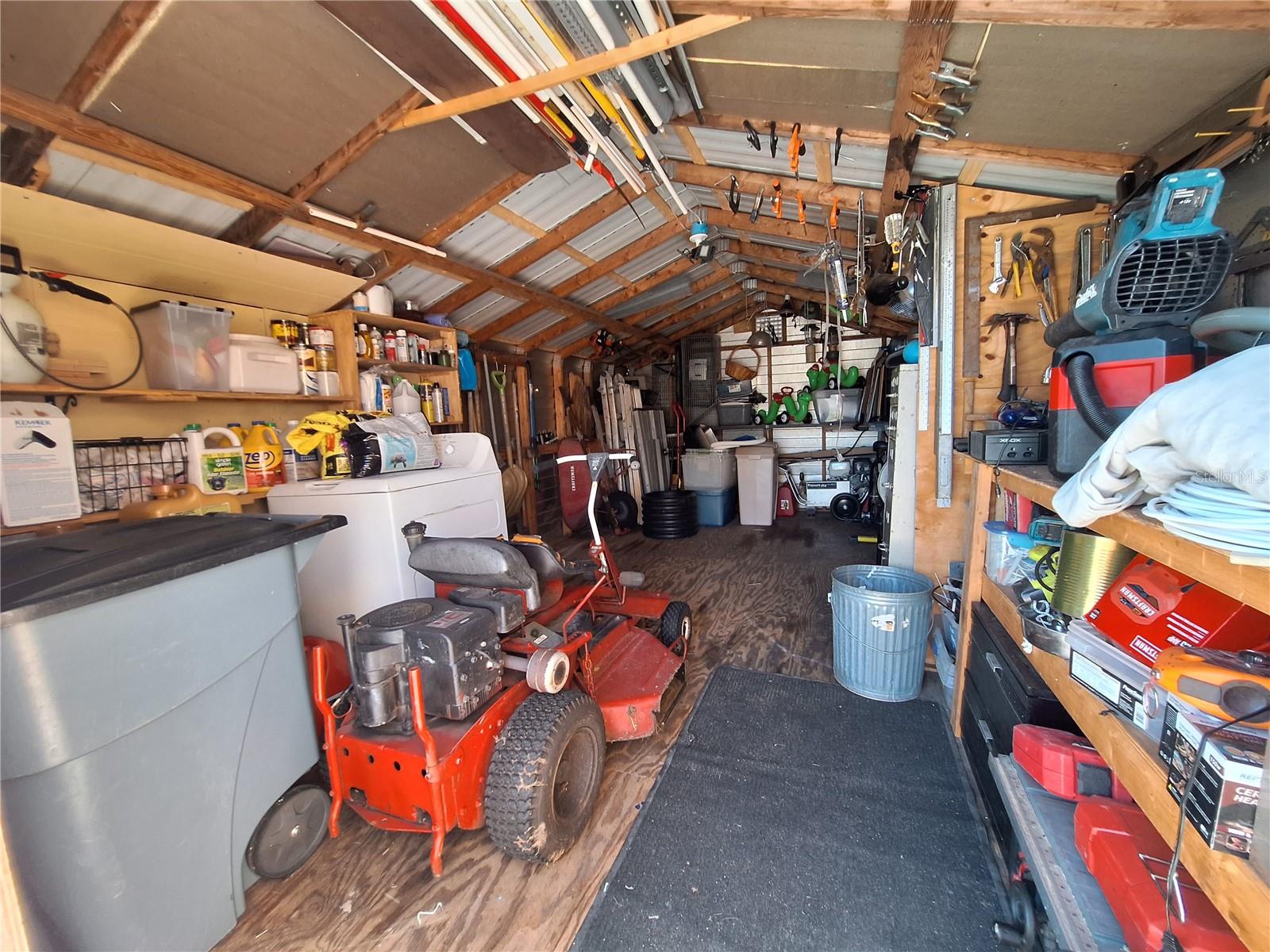 Listing photo id 60 for 9415 Indale Drive