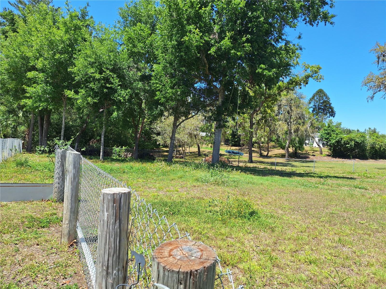 Listing photo id 63 for 9415 Indale Drive