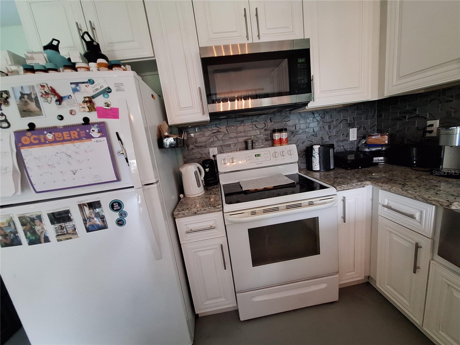 Listing photo id 70 for 9415 Indale Drive