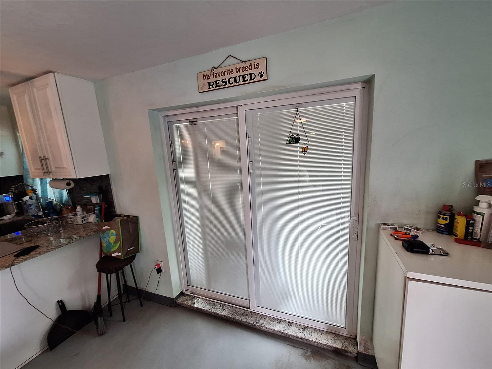 Listing photo id 73 for 9415 Indale Drive