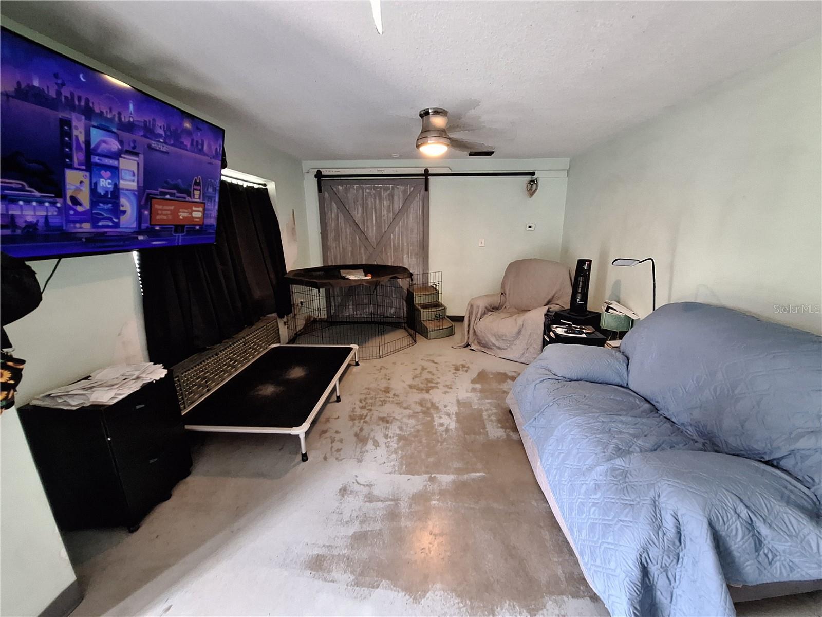 Listing photo id 75 for 9415 Indale Drive