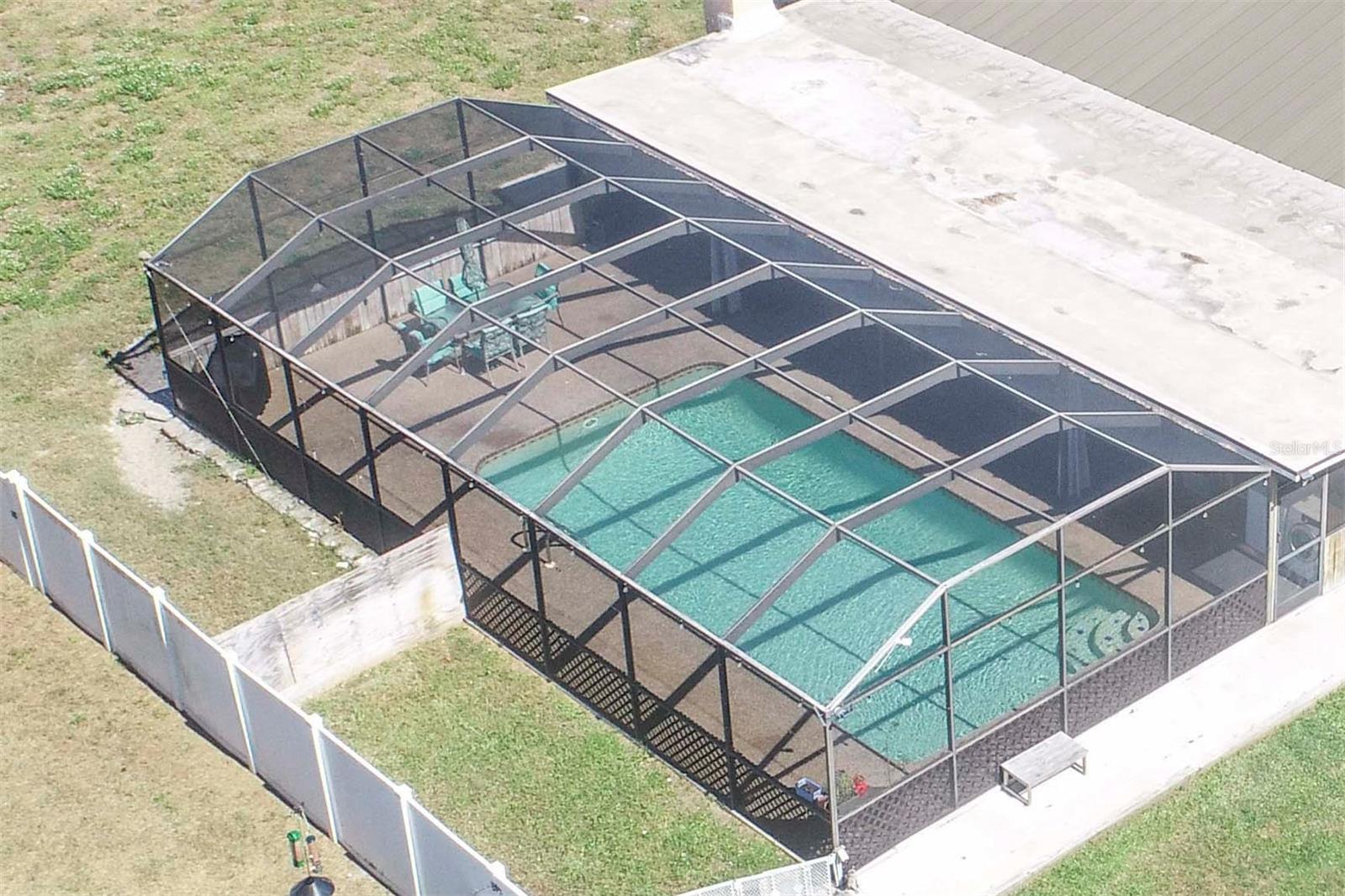 Listing photo id 6 for 9415 Indale Drive