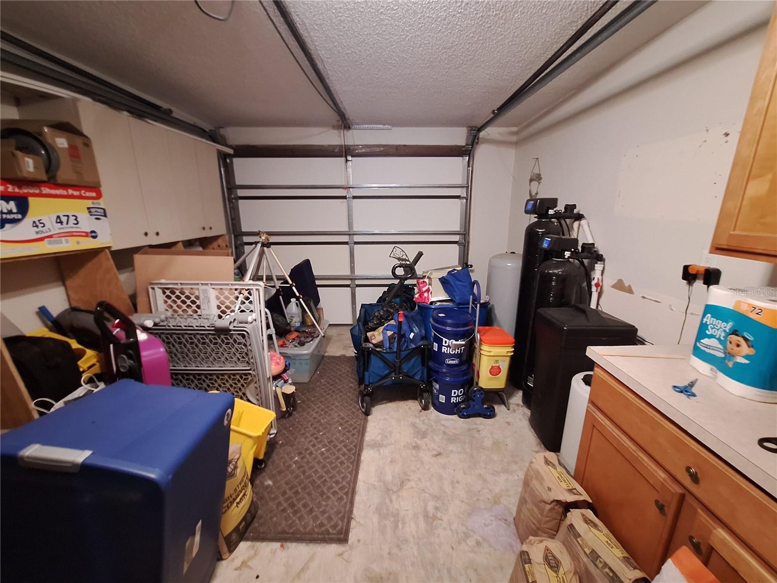 Listing photo id 84 for 9415 Indale Drive