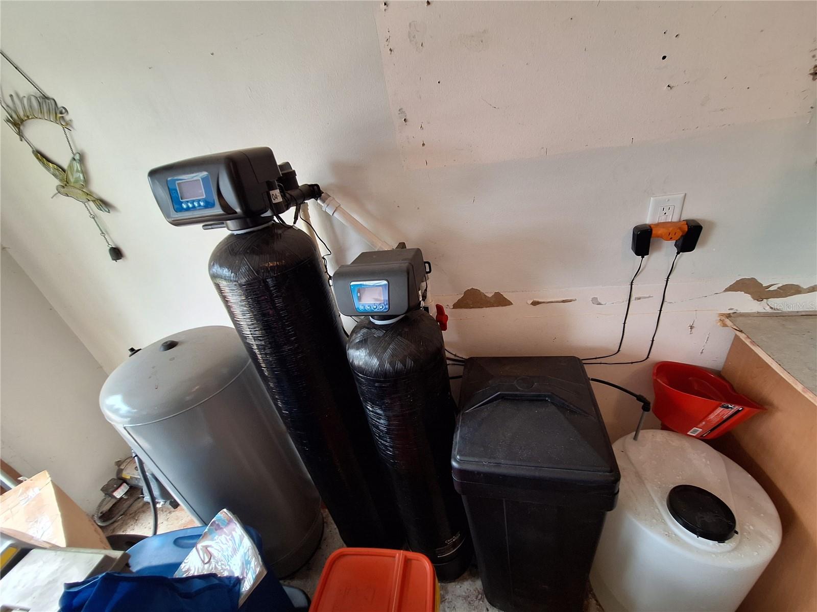 Listing photo id 85 for 9415 Indale Drive