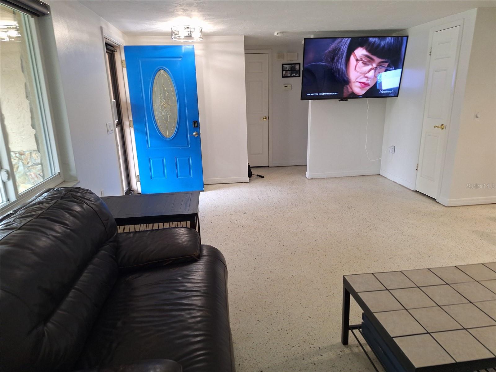 Listing photo id 7 for 9415 Indale Drive