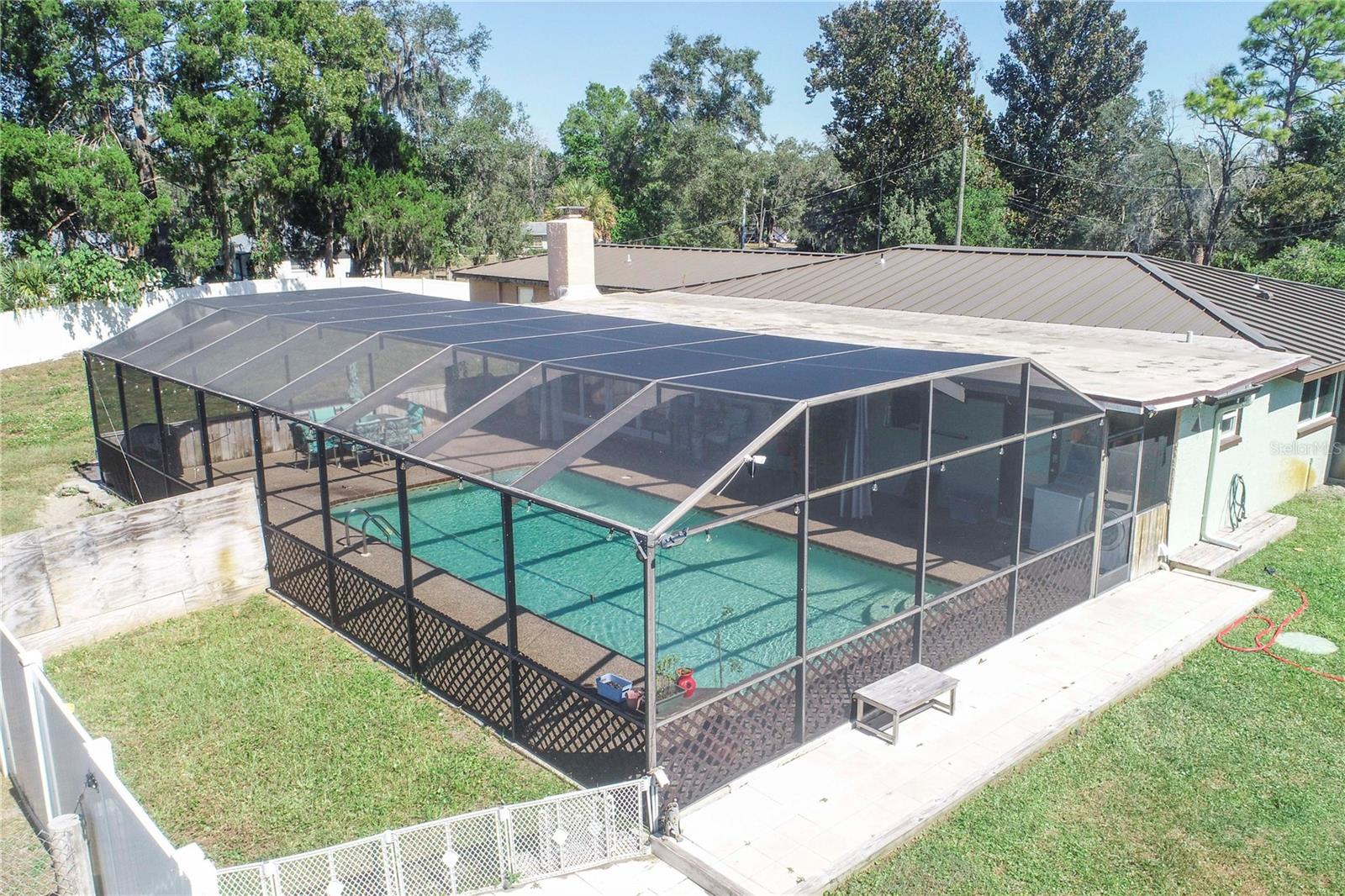 Listing photo id 88 for 9415 Indale Drive