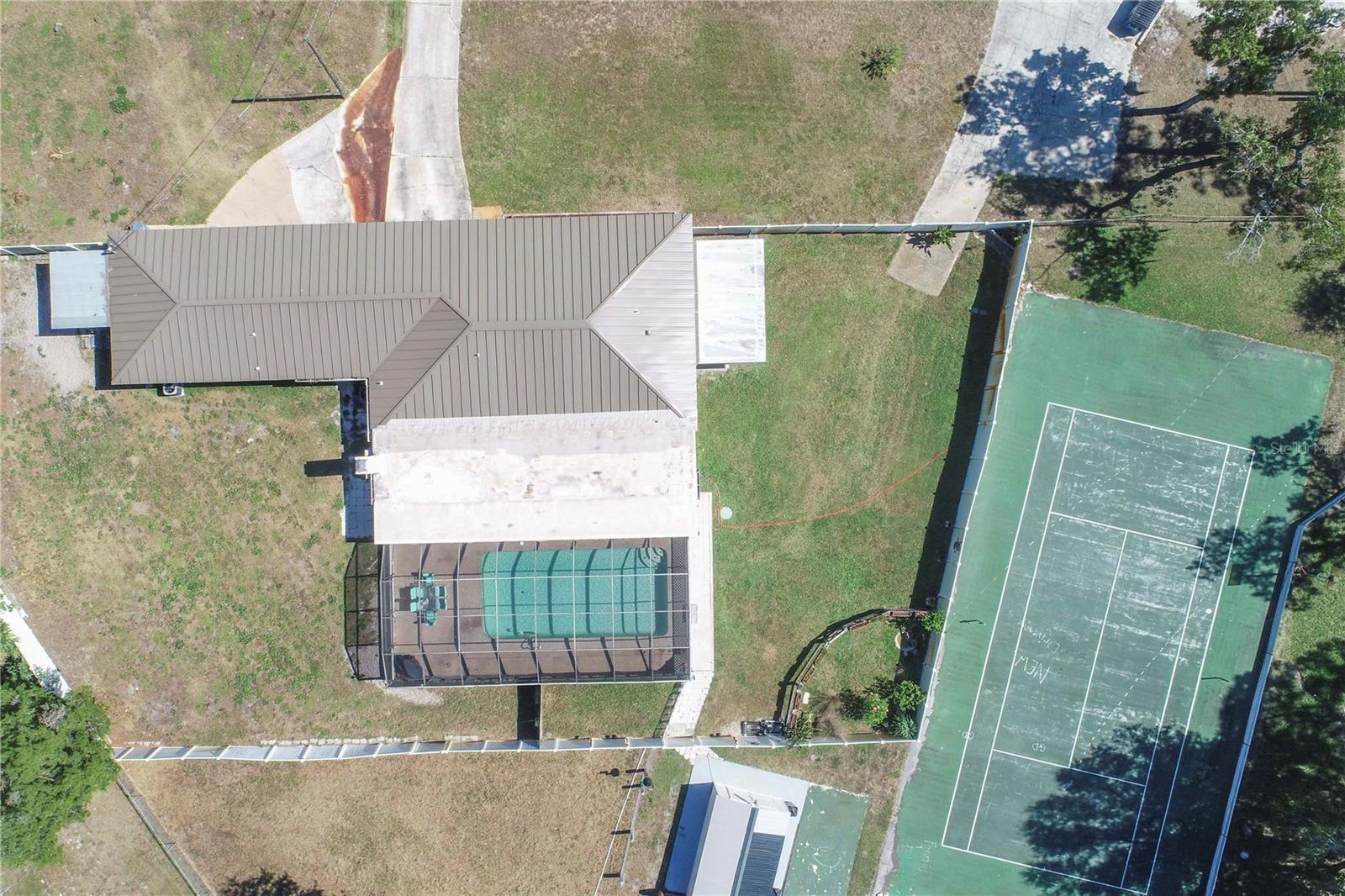 Listing photo id 90 for 9415 Indale Drive