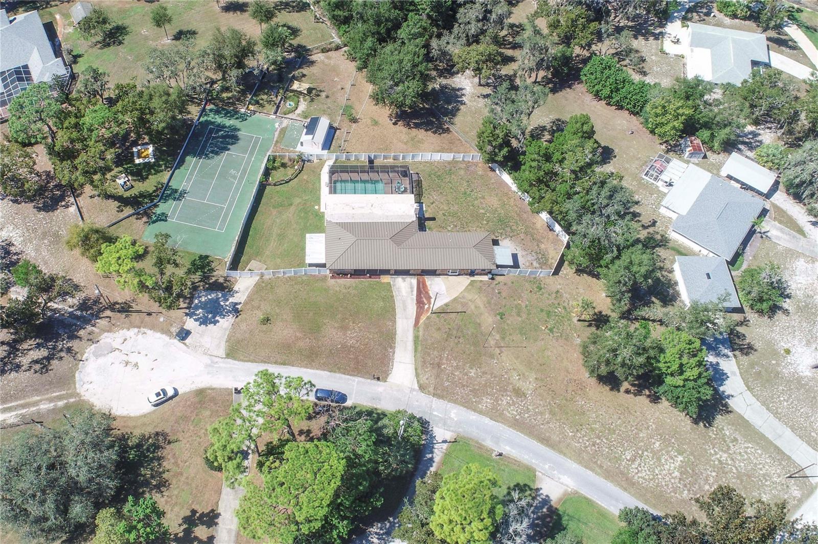 Listing photo id 91 for 9415 Indale Drive