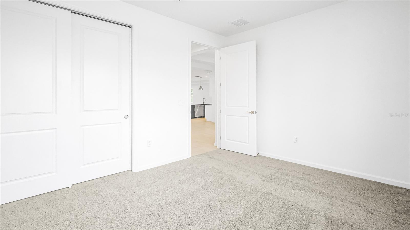 Image 11 of 49 For 944 Club Cresswind Drive