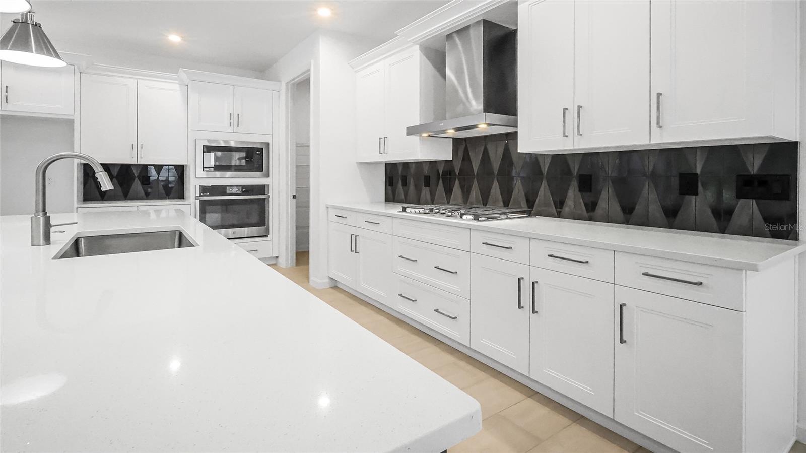 Image 16 of 49 For 944 Club Cresswind Drive