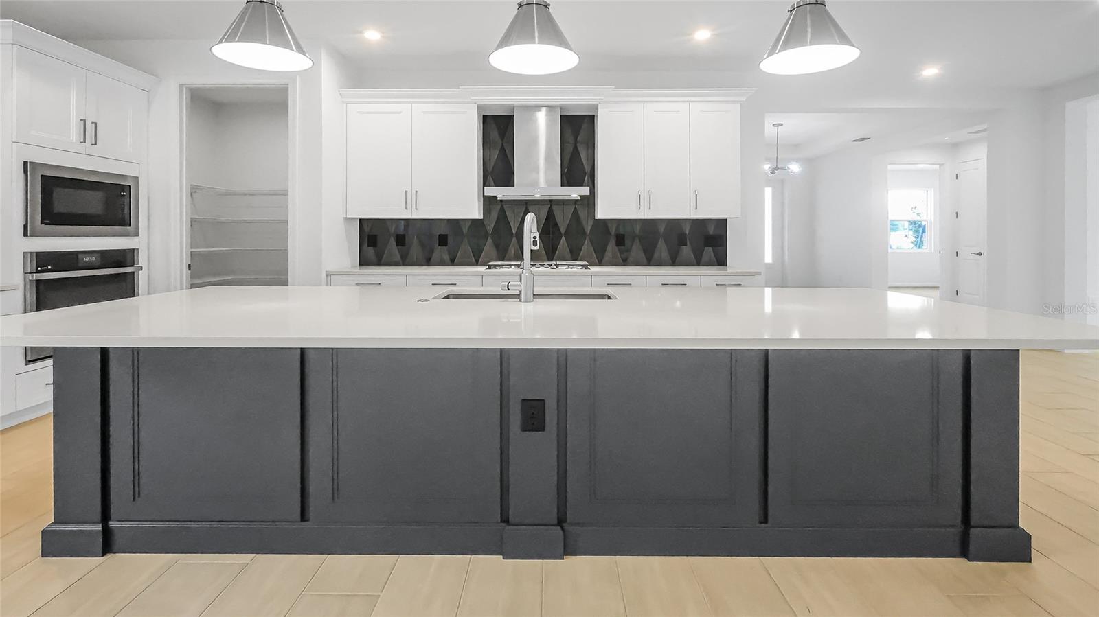 Image 18 of 49 For 944 Club Cresswind Drive