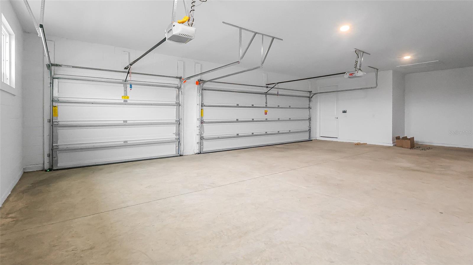 Image 34 of 49 For 944 Club Cresswind Drive