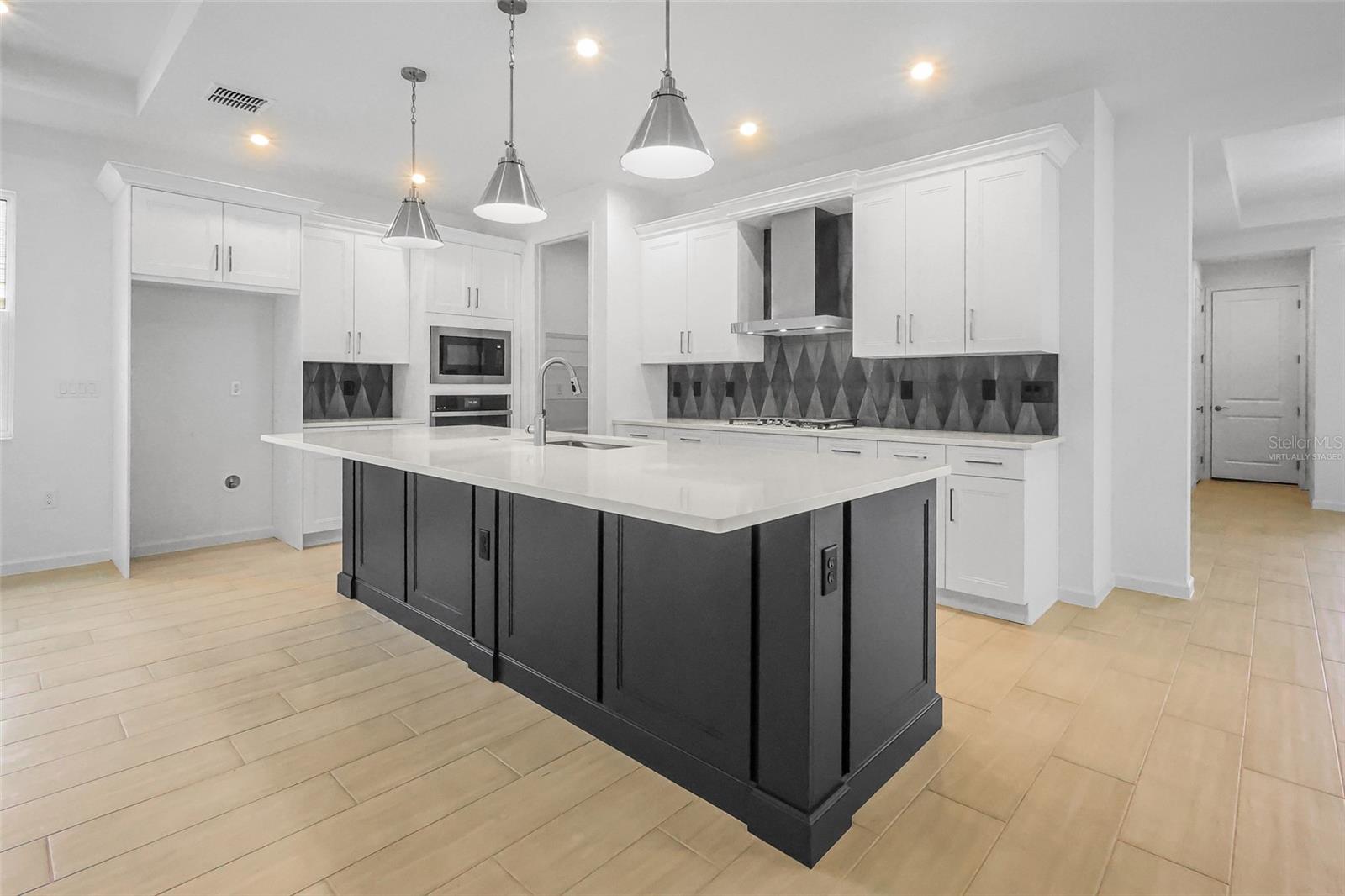 Image 42 of 49 For 944 Club Cresswind Drive