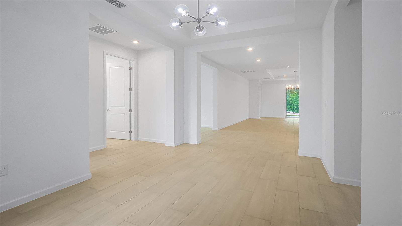 Image 5 of 49 For 944 Club Cresswind Drive