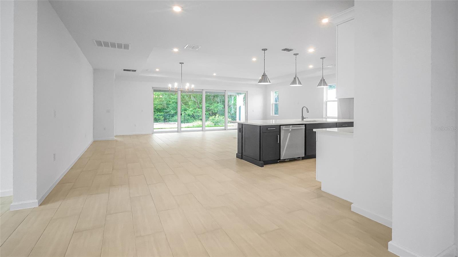 Image 6 of 49 For 944 Club Cresswind Drive