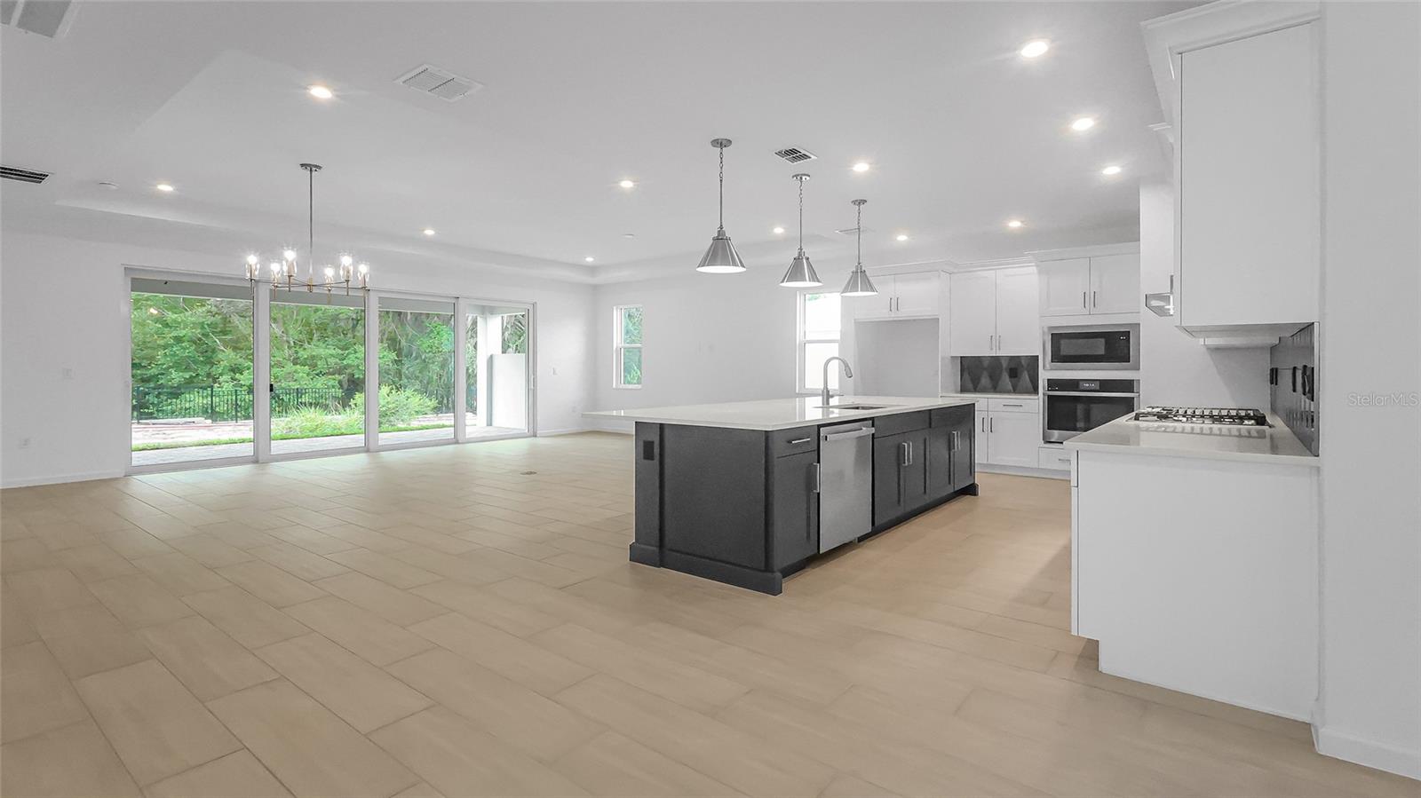 Image 8 of 49 For 944 Club Cresswind Drive