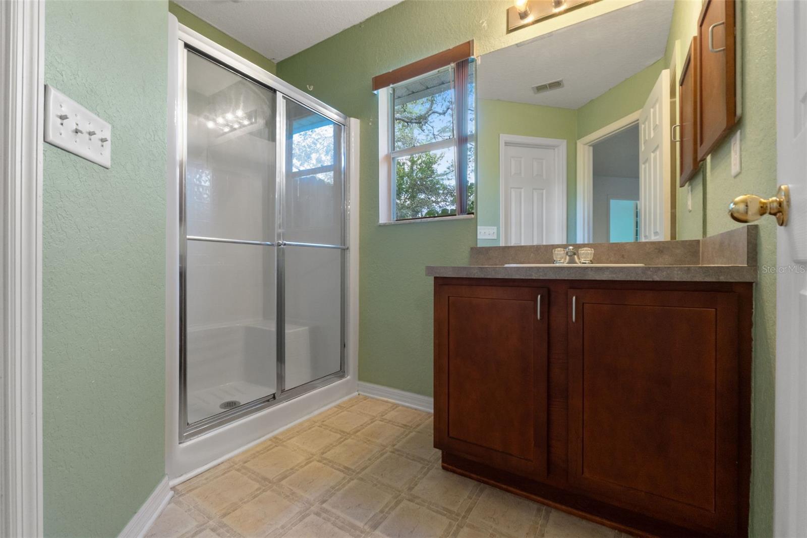 Image 20 of 51 For 3027 Bayshore Drive