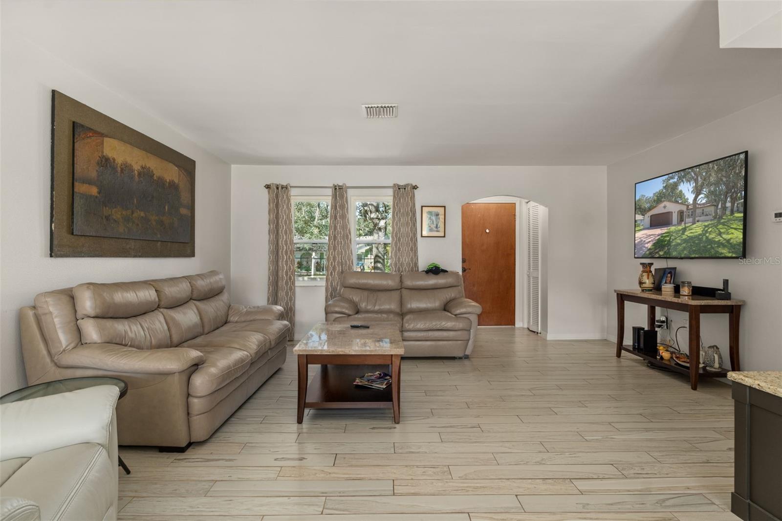 Image 6 of 41 For 7606 Landmark Drive