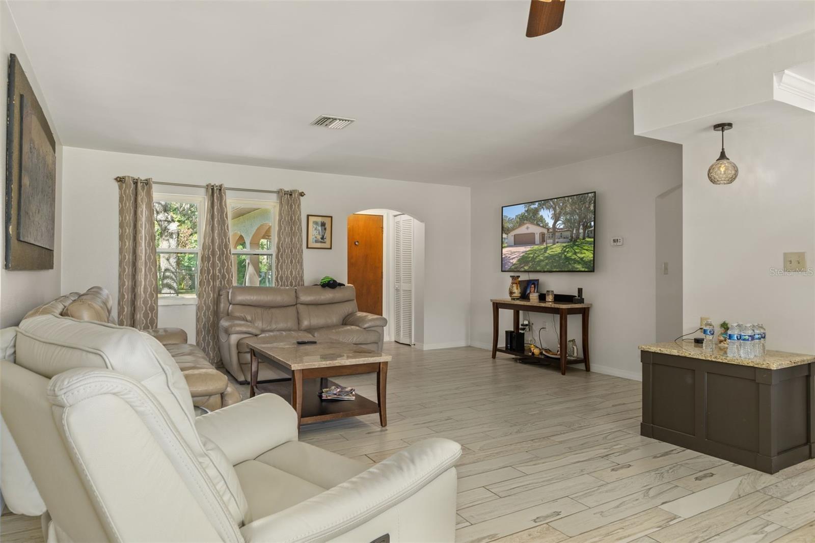 Image 7 of 41 For 7606 Landmark Drive