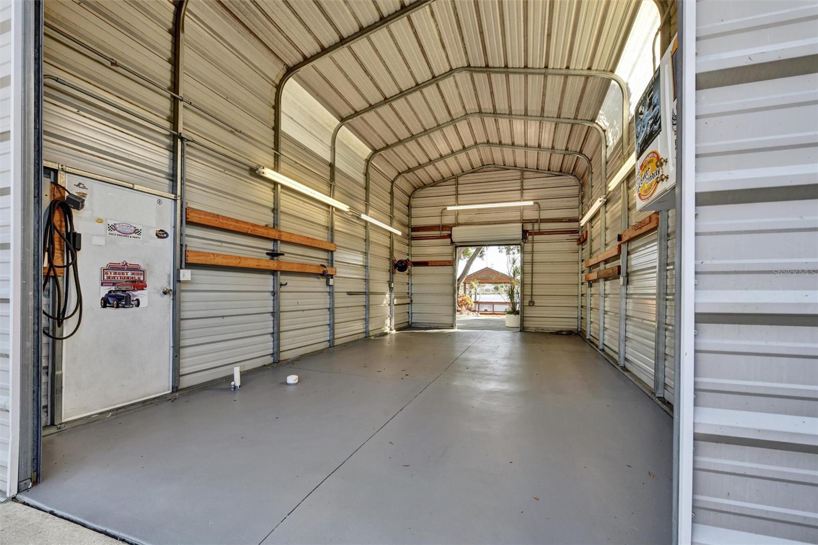 Listing photo id 14 for 9920 Alavista Drive