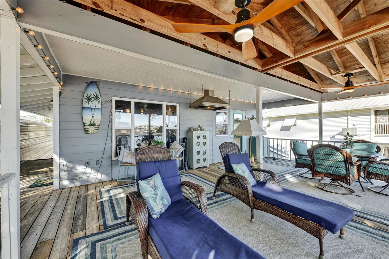 Listing photo id 16 for 9920 Alavista Drive