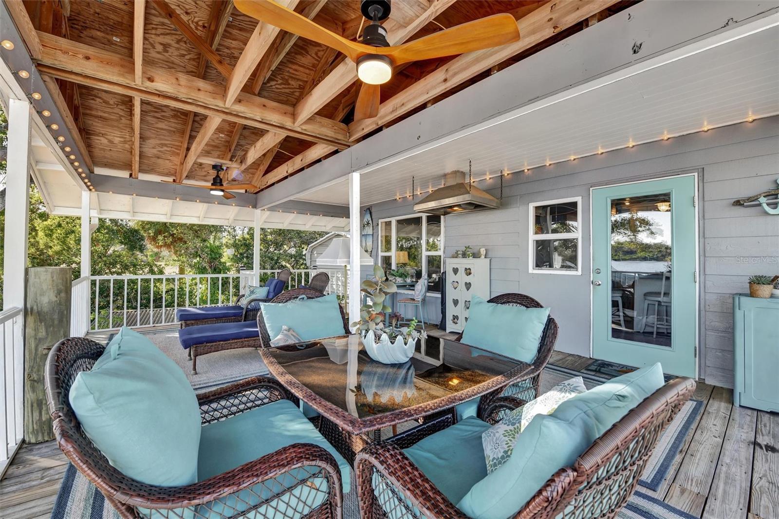 Listing photo id 17 for 9920 Alavista Drive