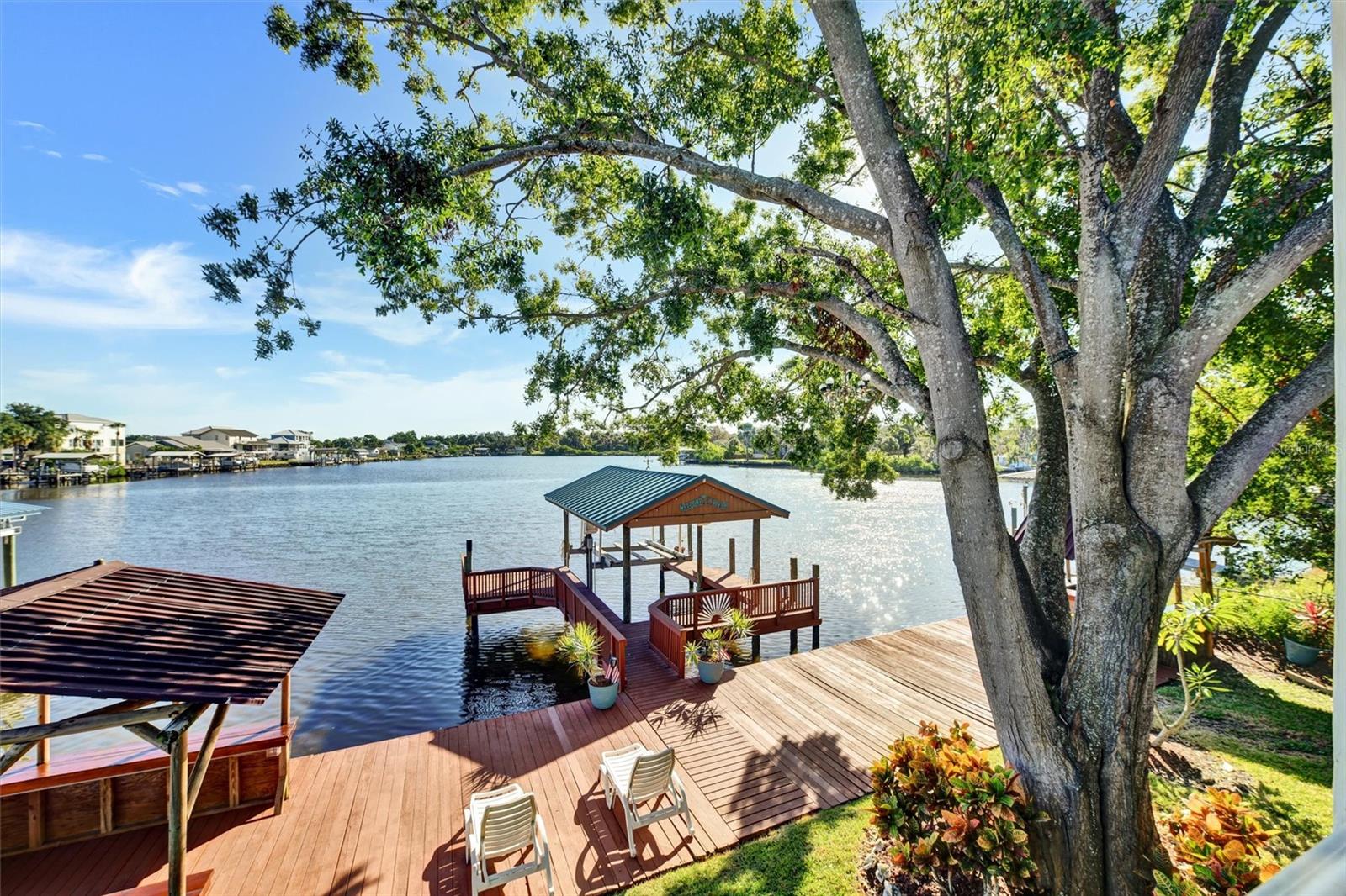 Listing photo id 0 for 9920 Alavista Drive