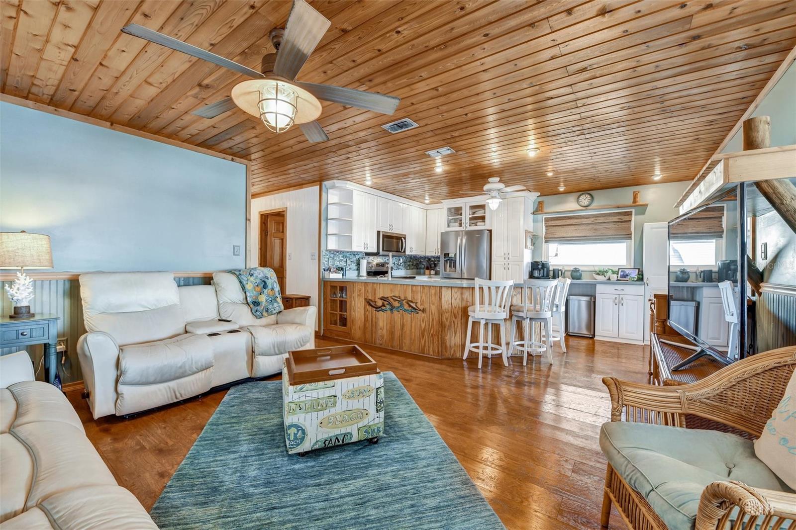 Listing photo id 19 for 9920 Alavista Drive