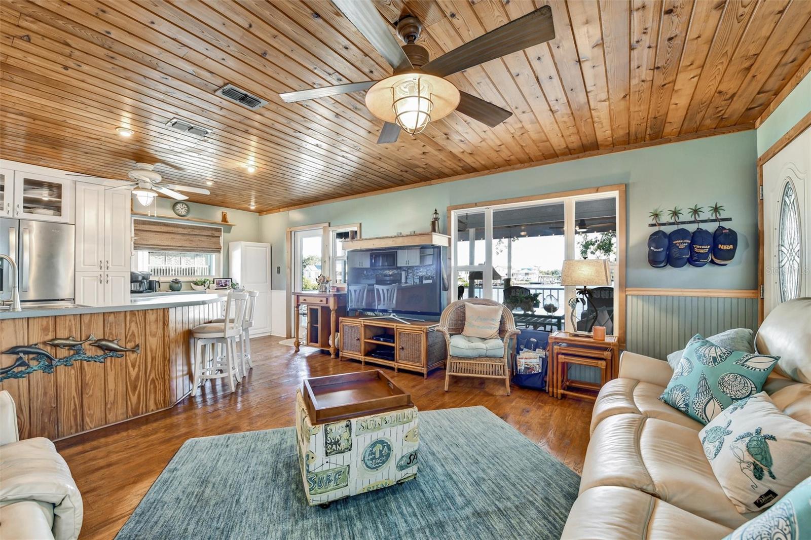Listing photo id 21 for 9920 Alavista Drive