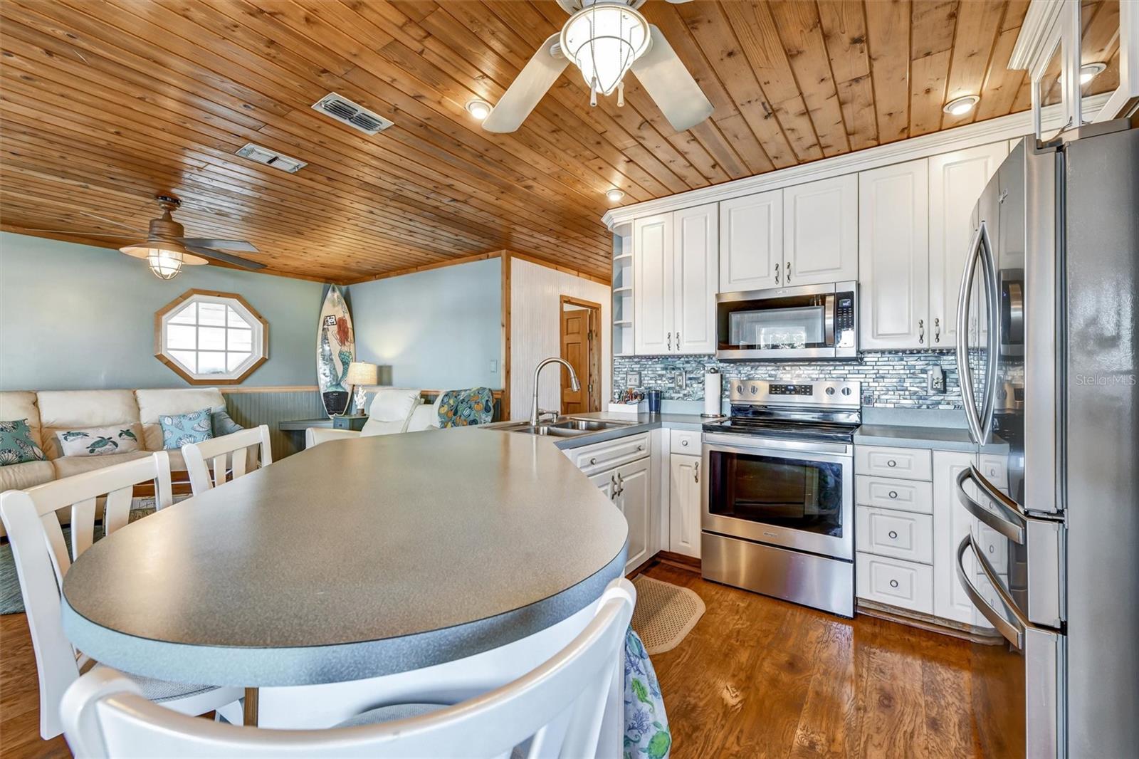 Listing photo id 22 for 9920 Alavista Drive