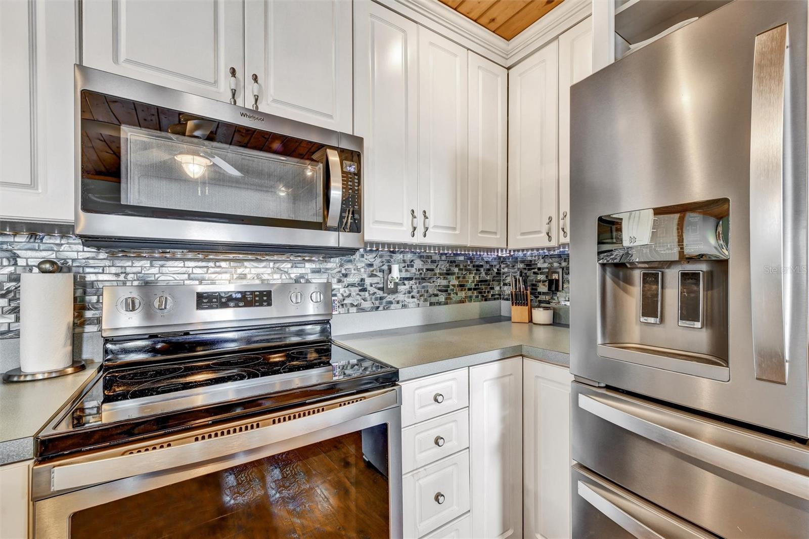 Listing photo id 23 for 9920 Alavista Drive