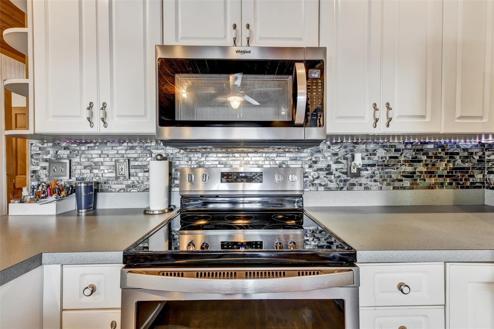 Listing photo id 24 for 9920 Alavista Drive