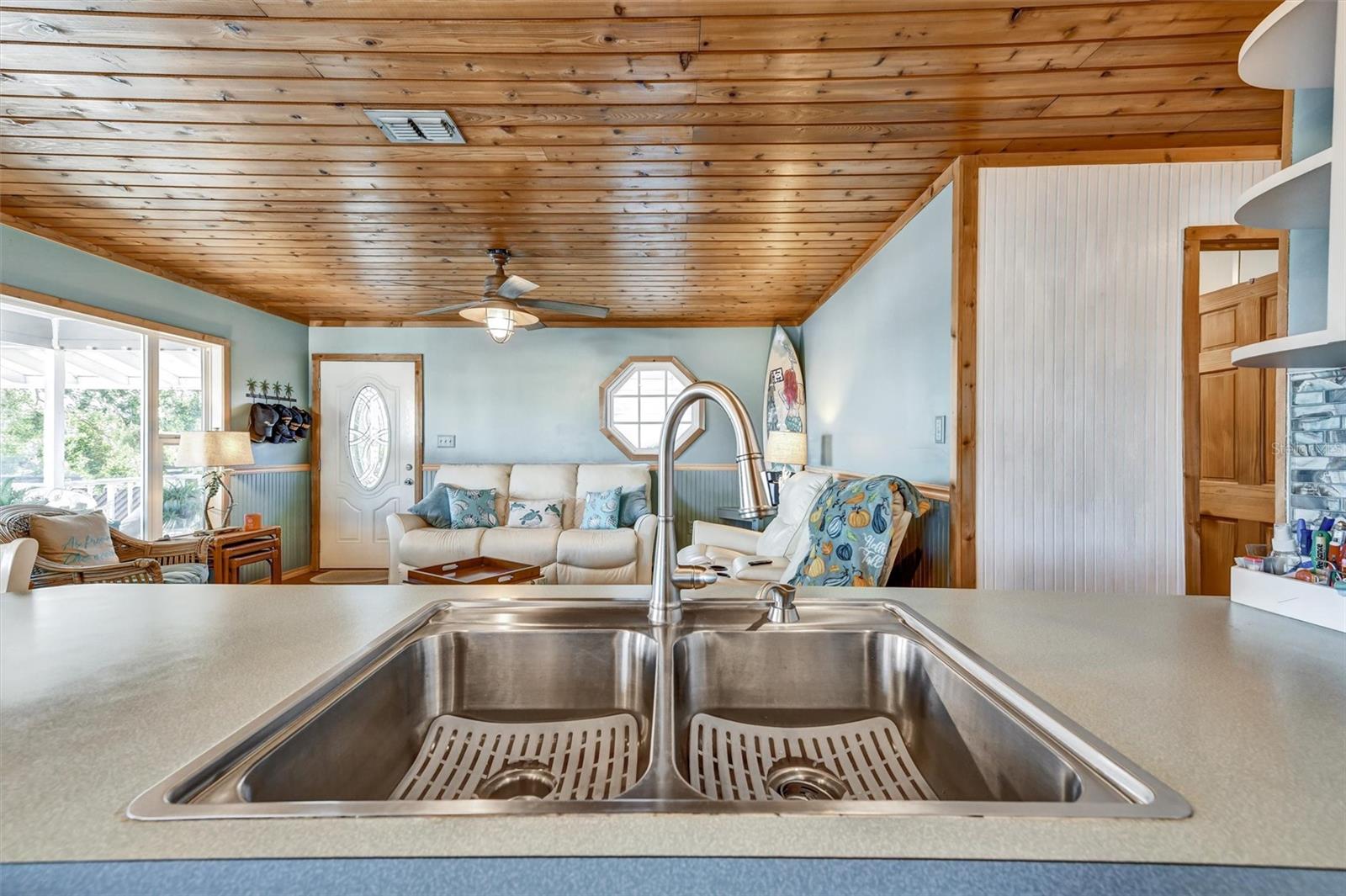 Listing photo id 25 for 9920 Alavista Drive