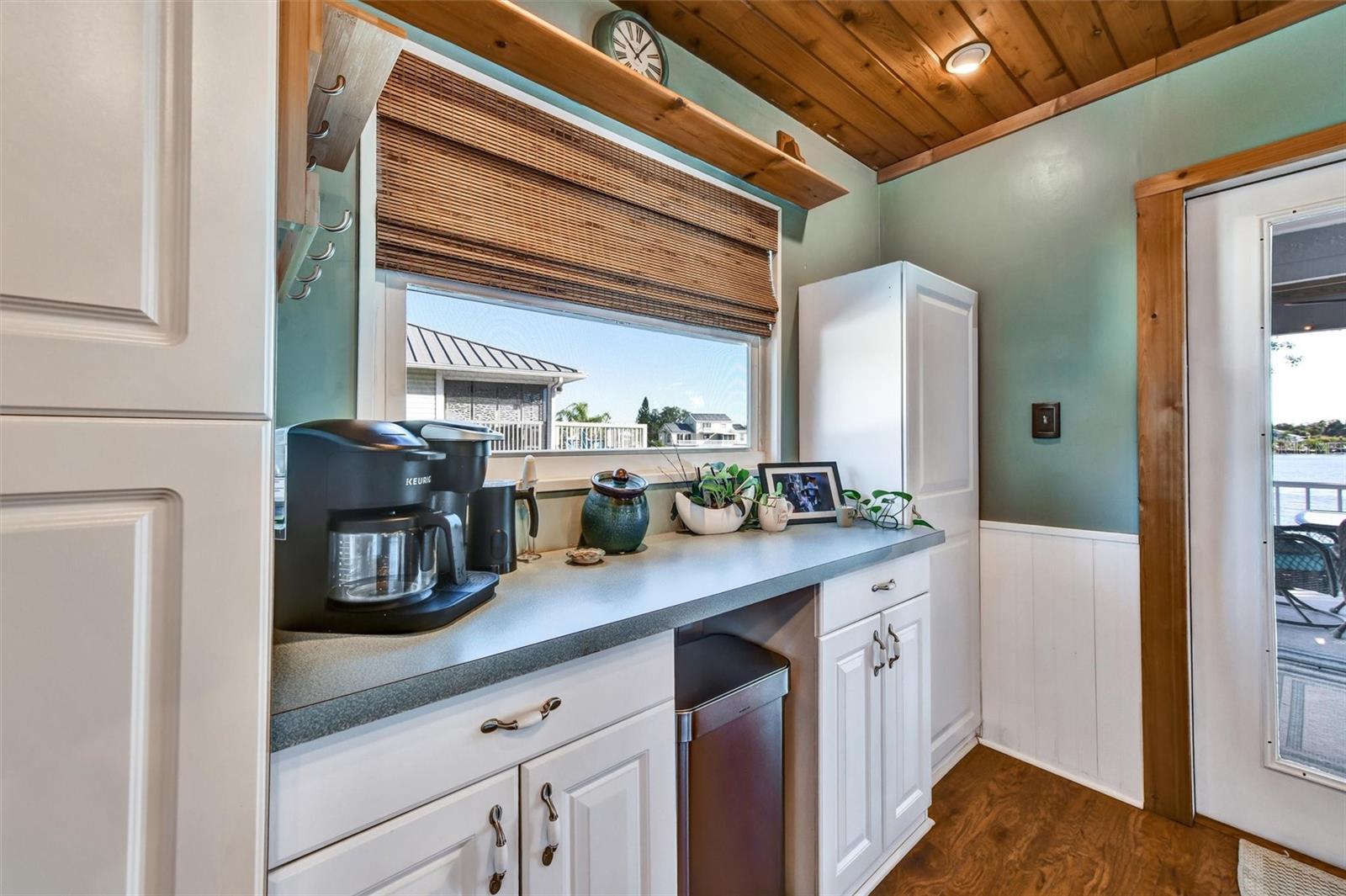 Listing photo id 26 for 9920 Alavista Drive