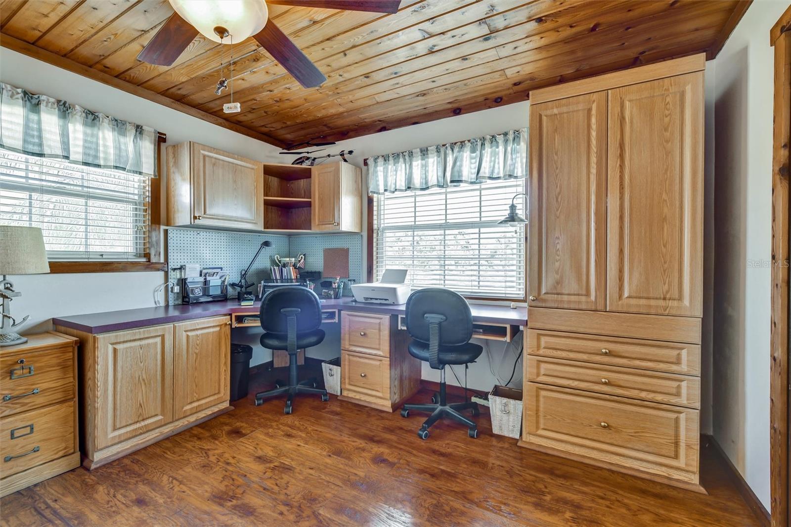 Listing photo id 27 for 9920 Alavista Drive