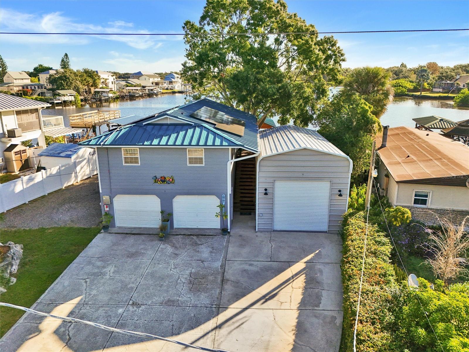 Listing photo id 1 for 9920 Alavista Drive