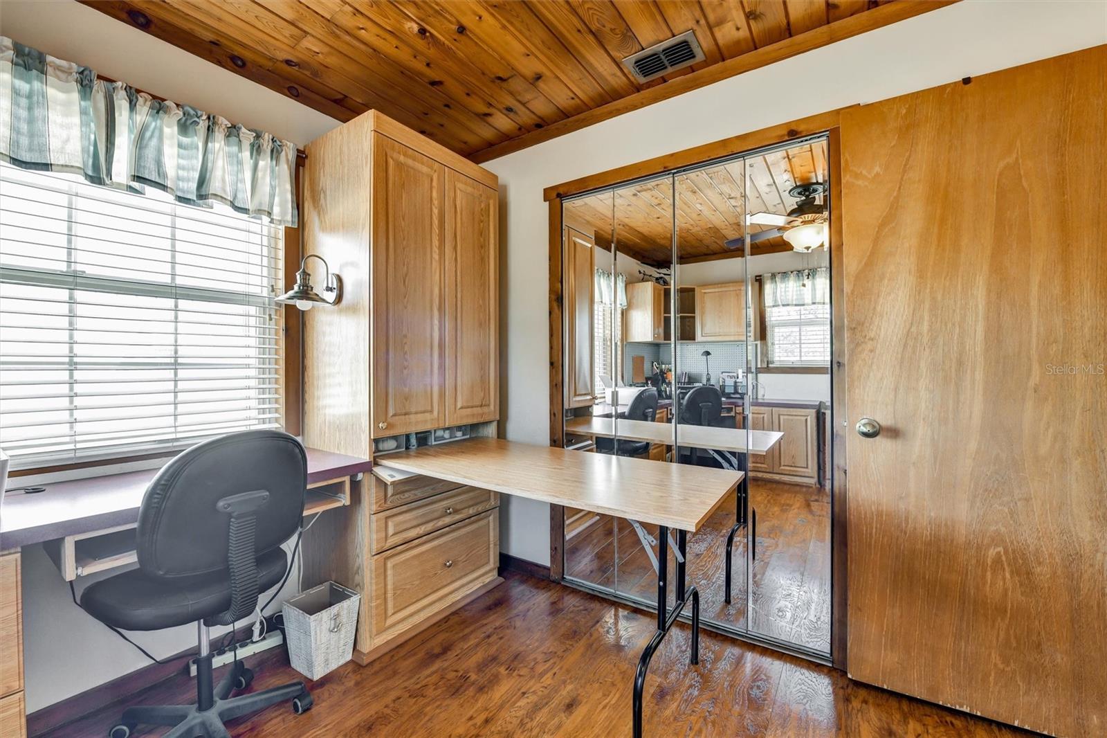 Listing photo id 29 for 9920 Alavista Drive