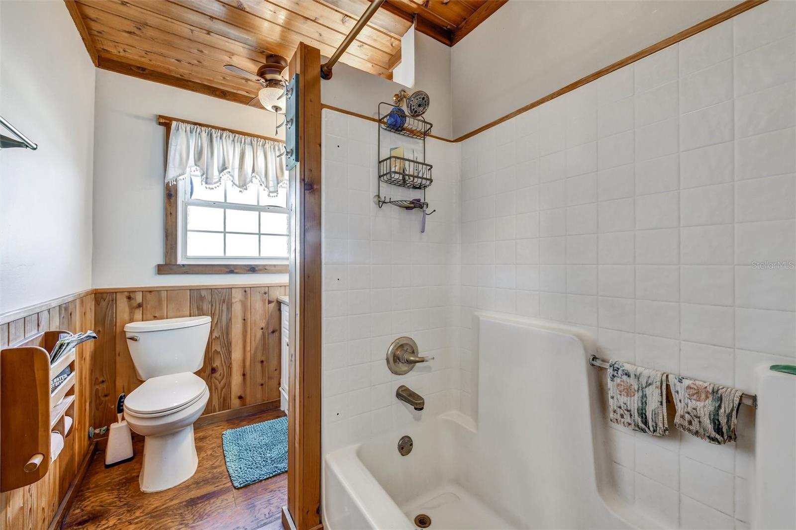 Listing photo id 32 for 9920 Alavista Drive