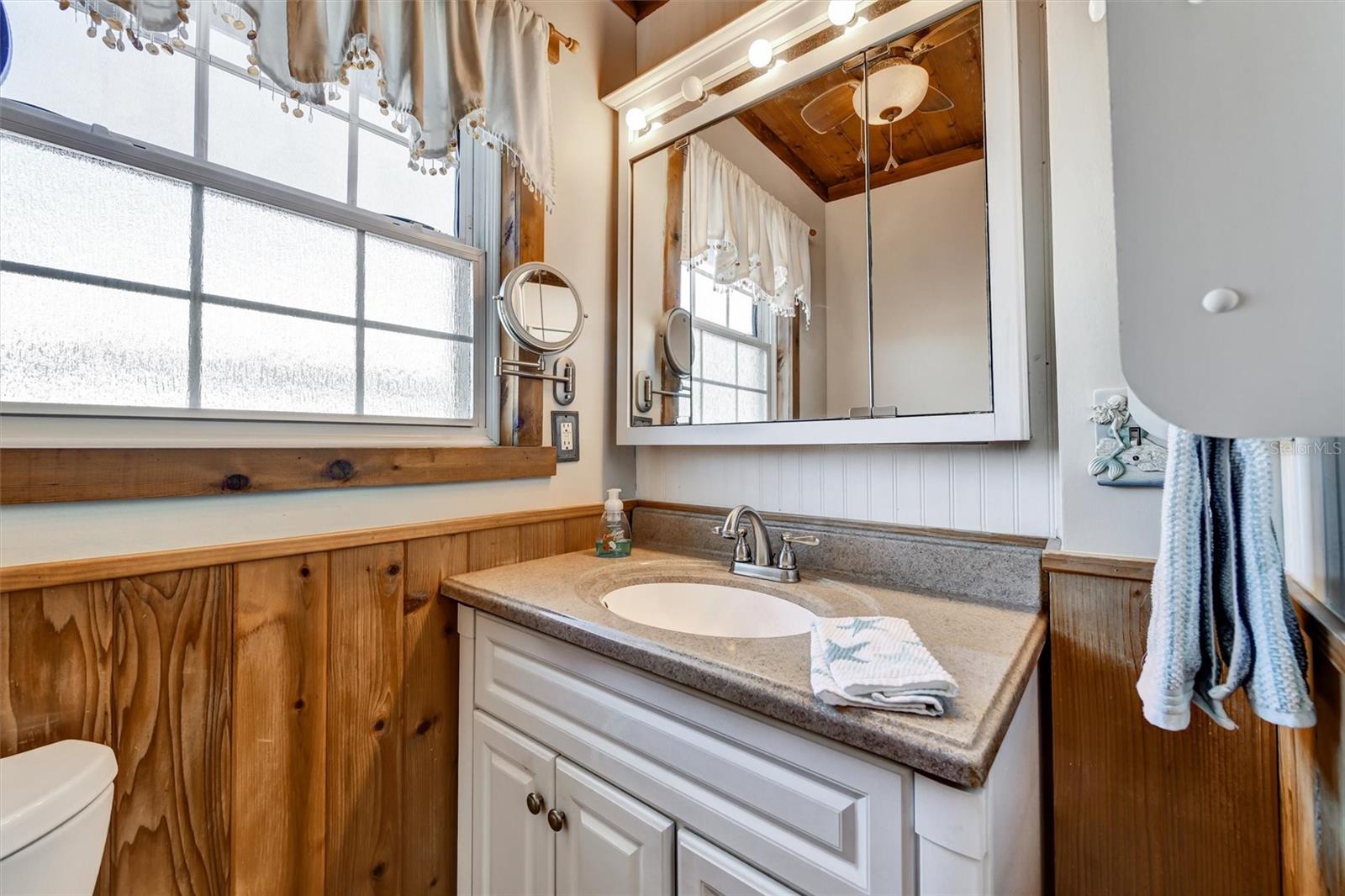 Listing photo id 33 for 9920 Alavista Drive