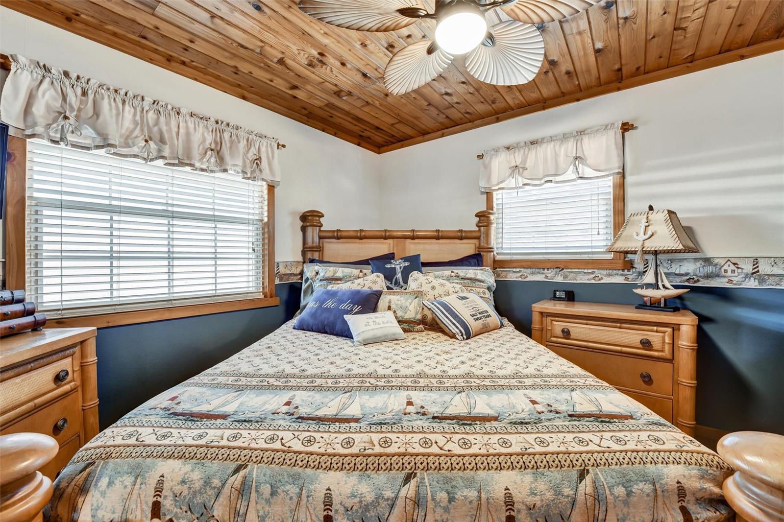 Listing photo id 34 for 9920 Alavista Drive