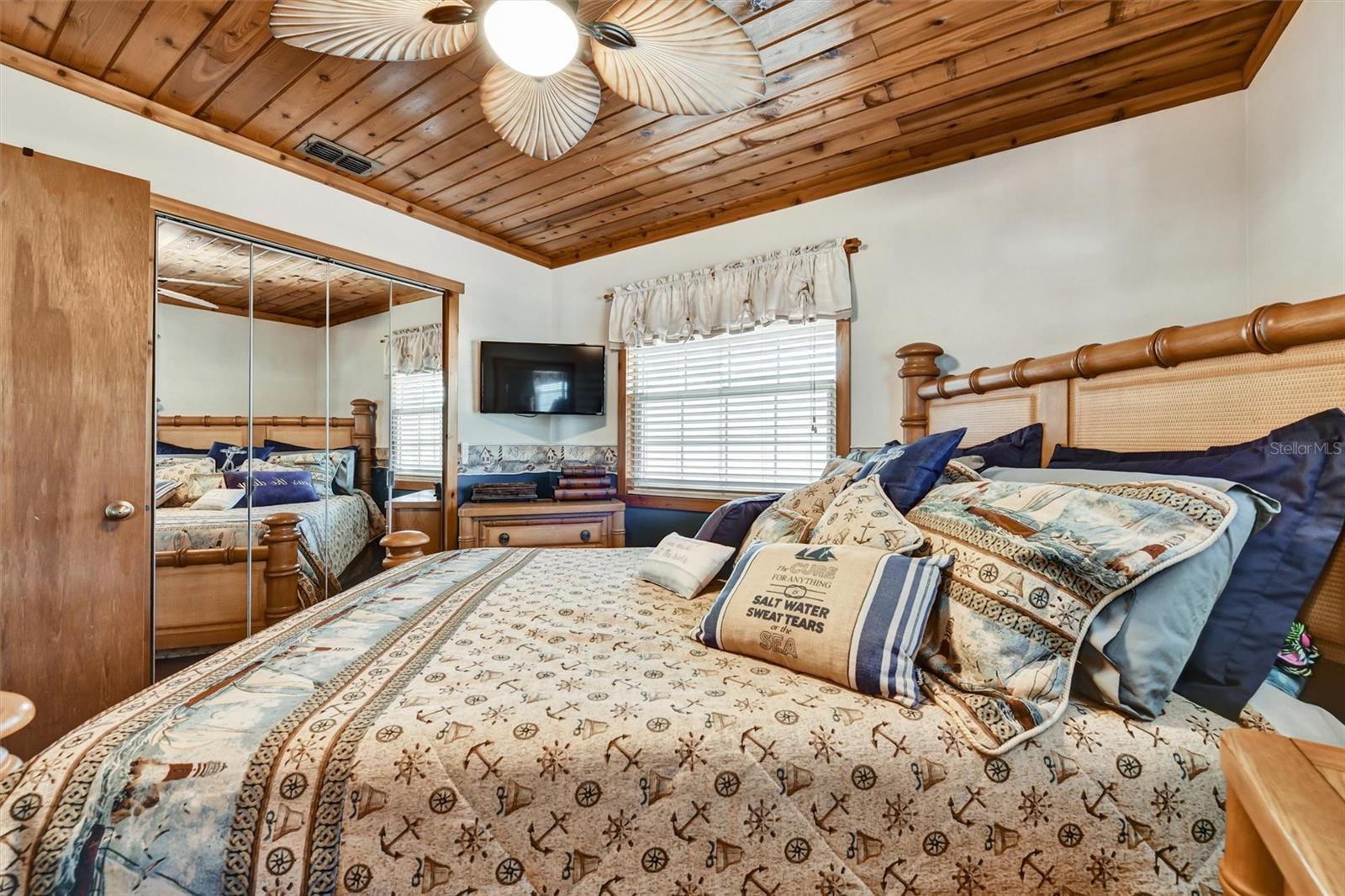 Listing photo id 36 for 9920 Alavista Drive