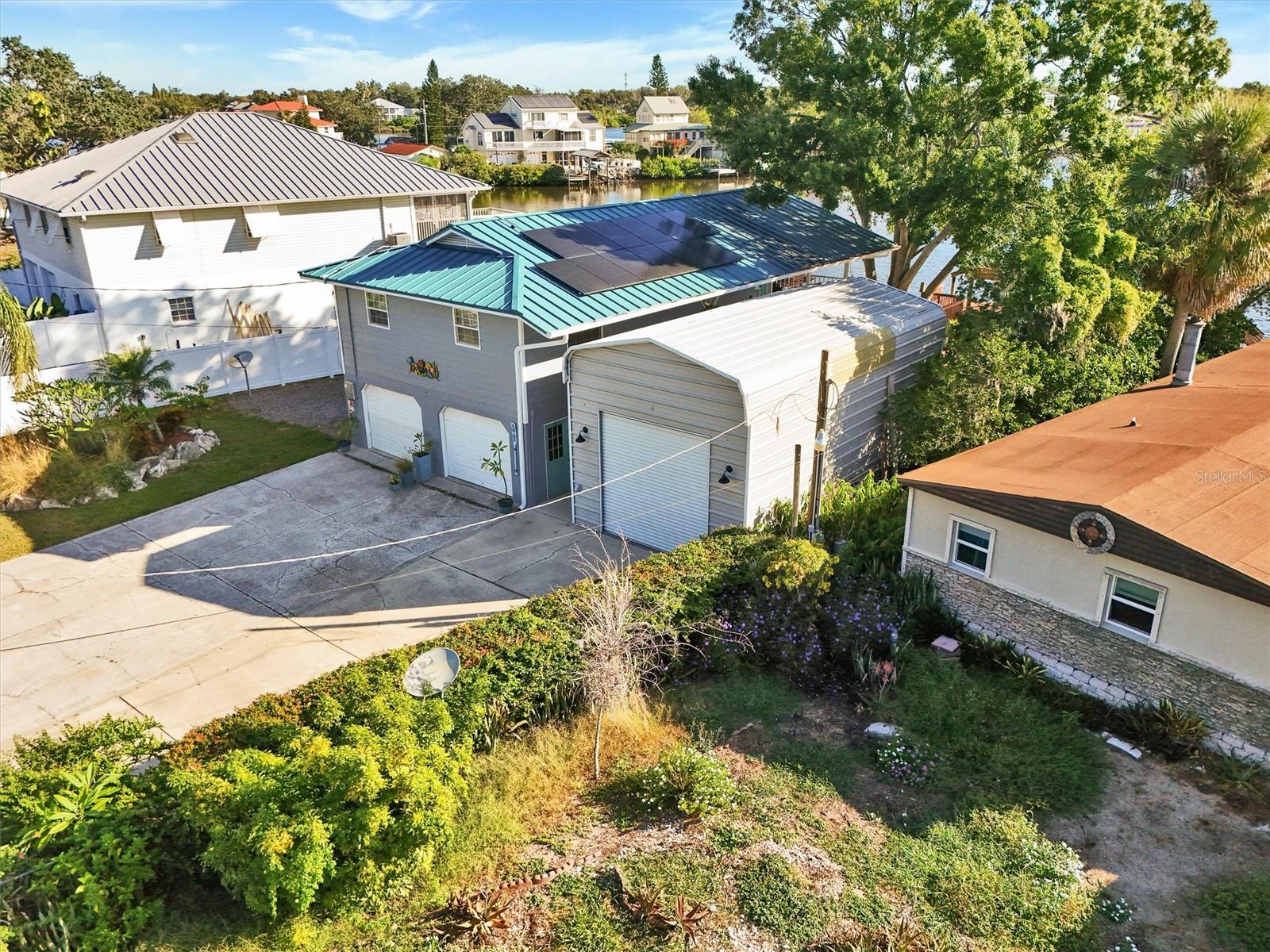 Listing photo id 2 for 9920 Alavista Drive
