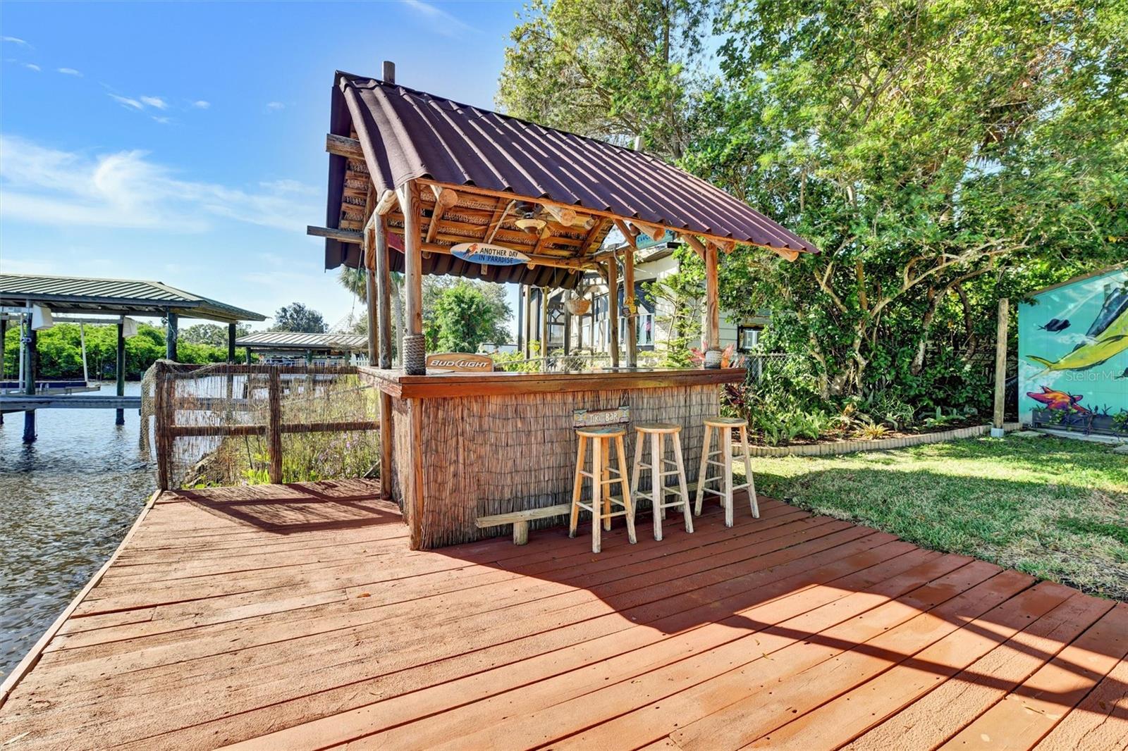 Listing photo id 39 for 9920 Alavista Drive