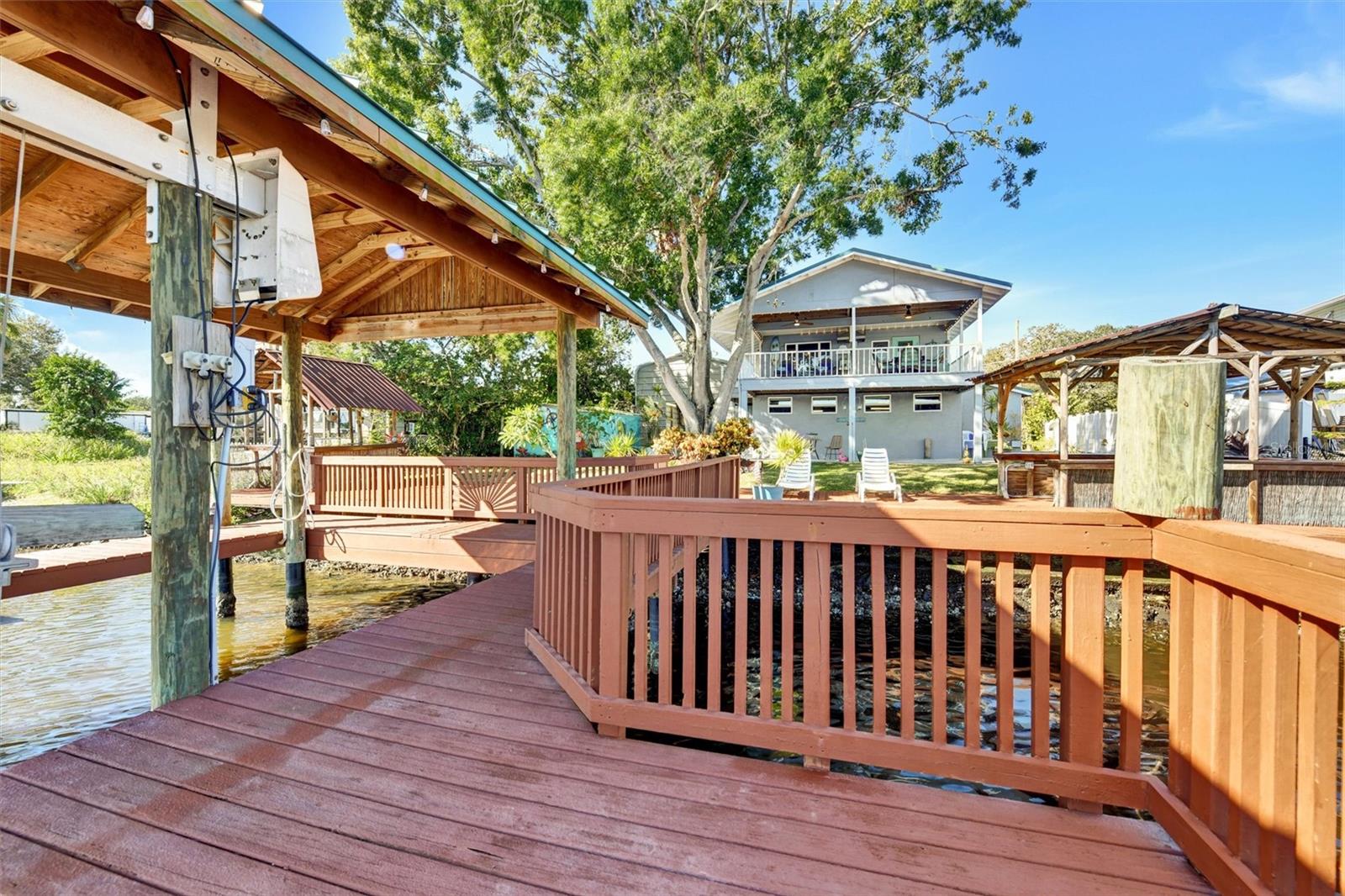 Listing photo id 41 for 9920 Alavista Drive