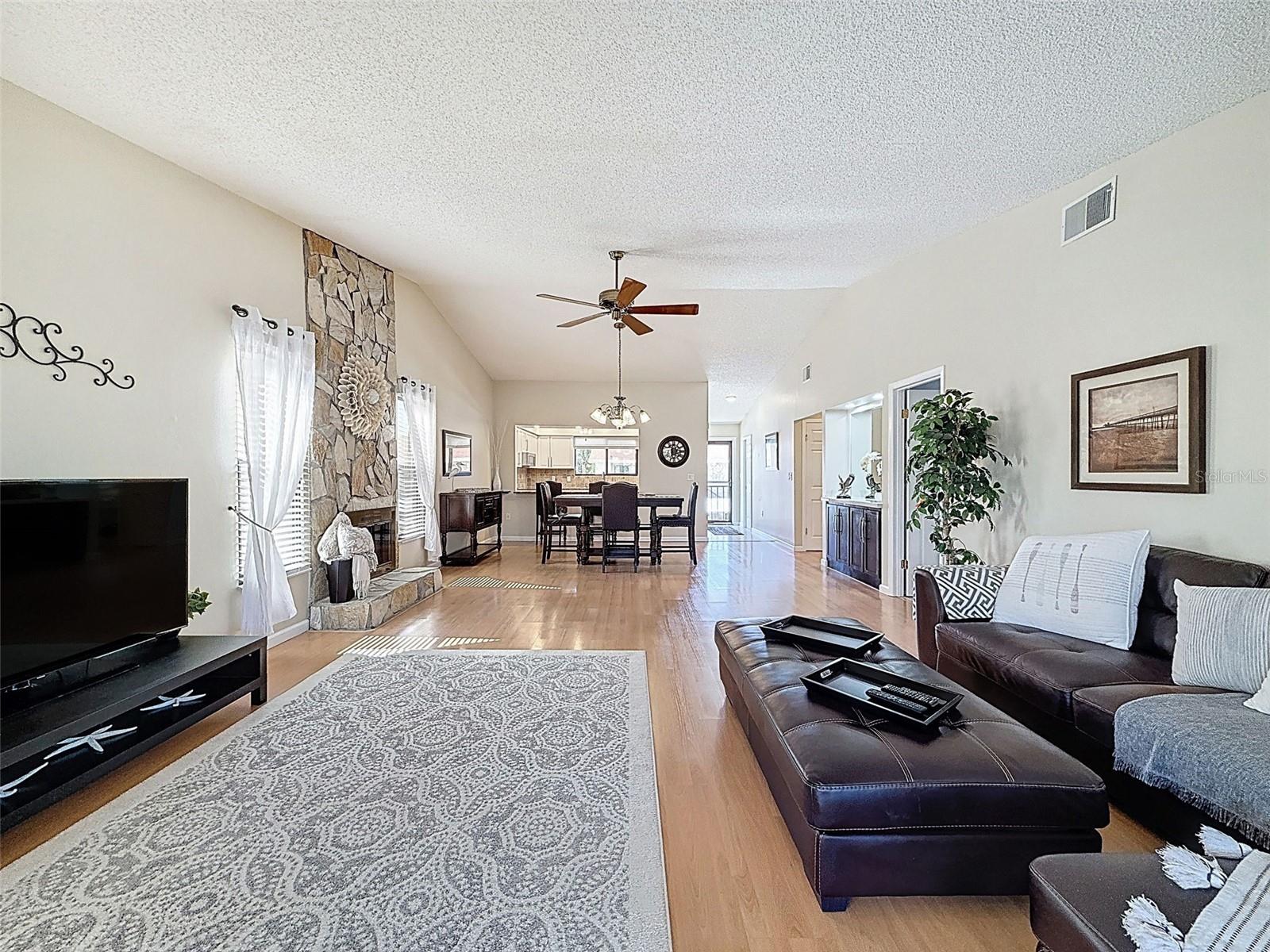 Image 11 of 41 For 9981 Eagles Point Circle 4