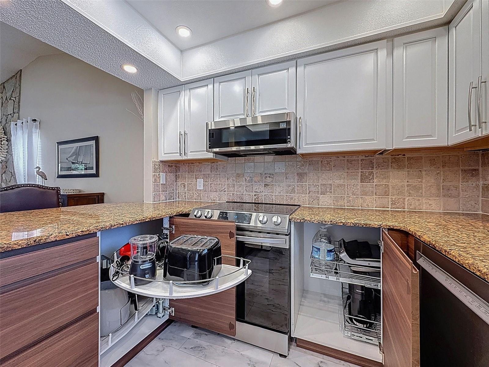 Image 13 of 41 For 9981 Eagles Point Circle 4