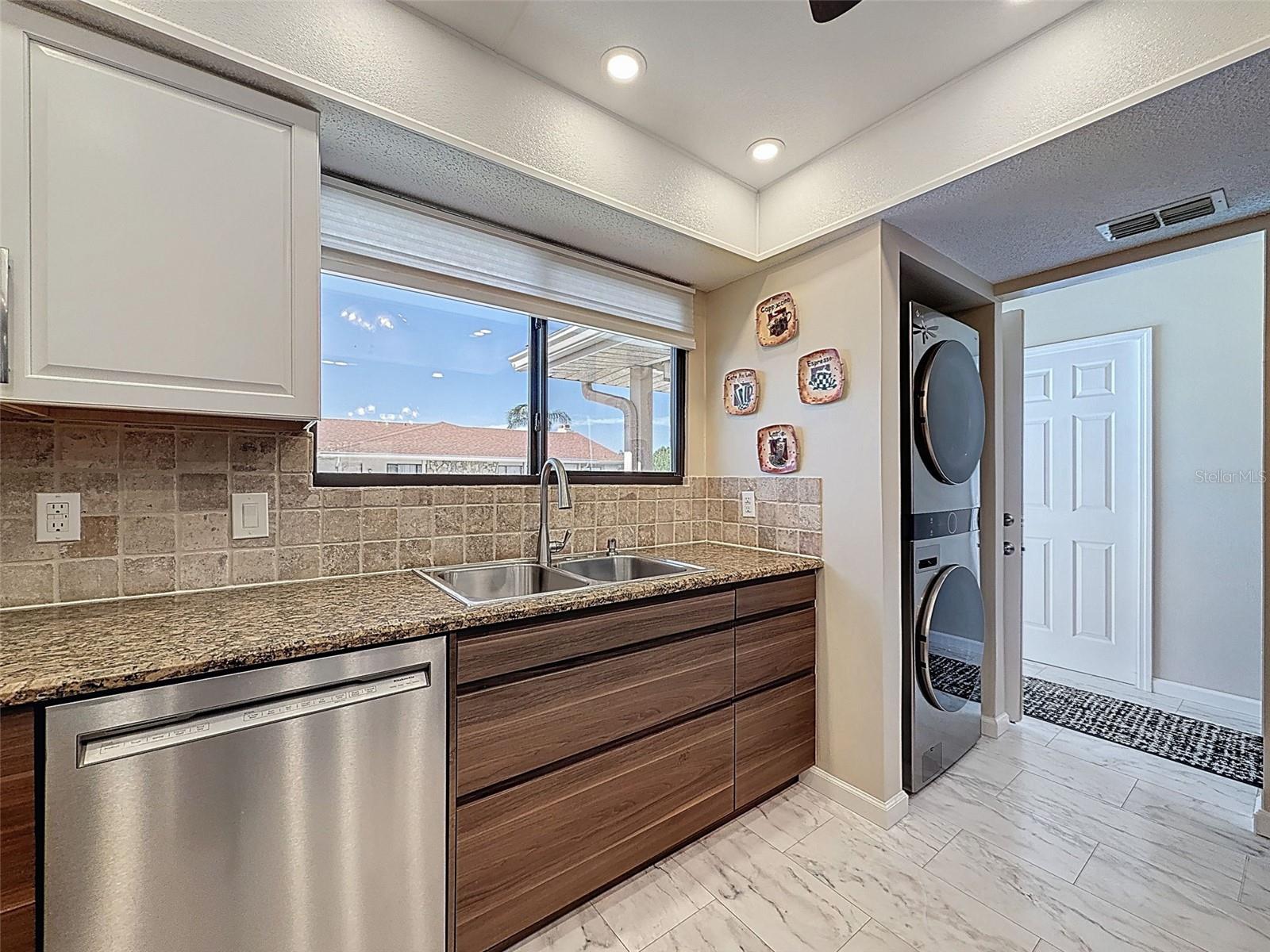 Image 14 of 41 For 9981 Eagles Point Circle 4