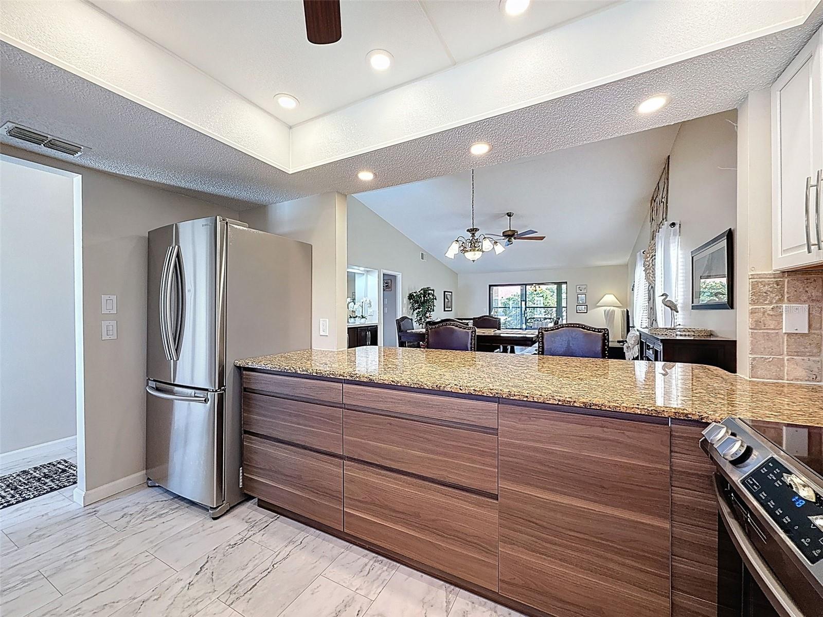 Image 15 of 41 For 9981 Eagles Point Circle 4